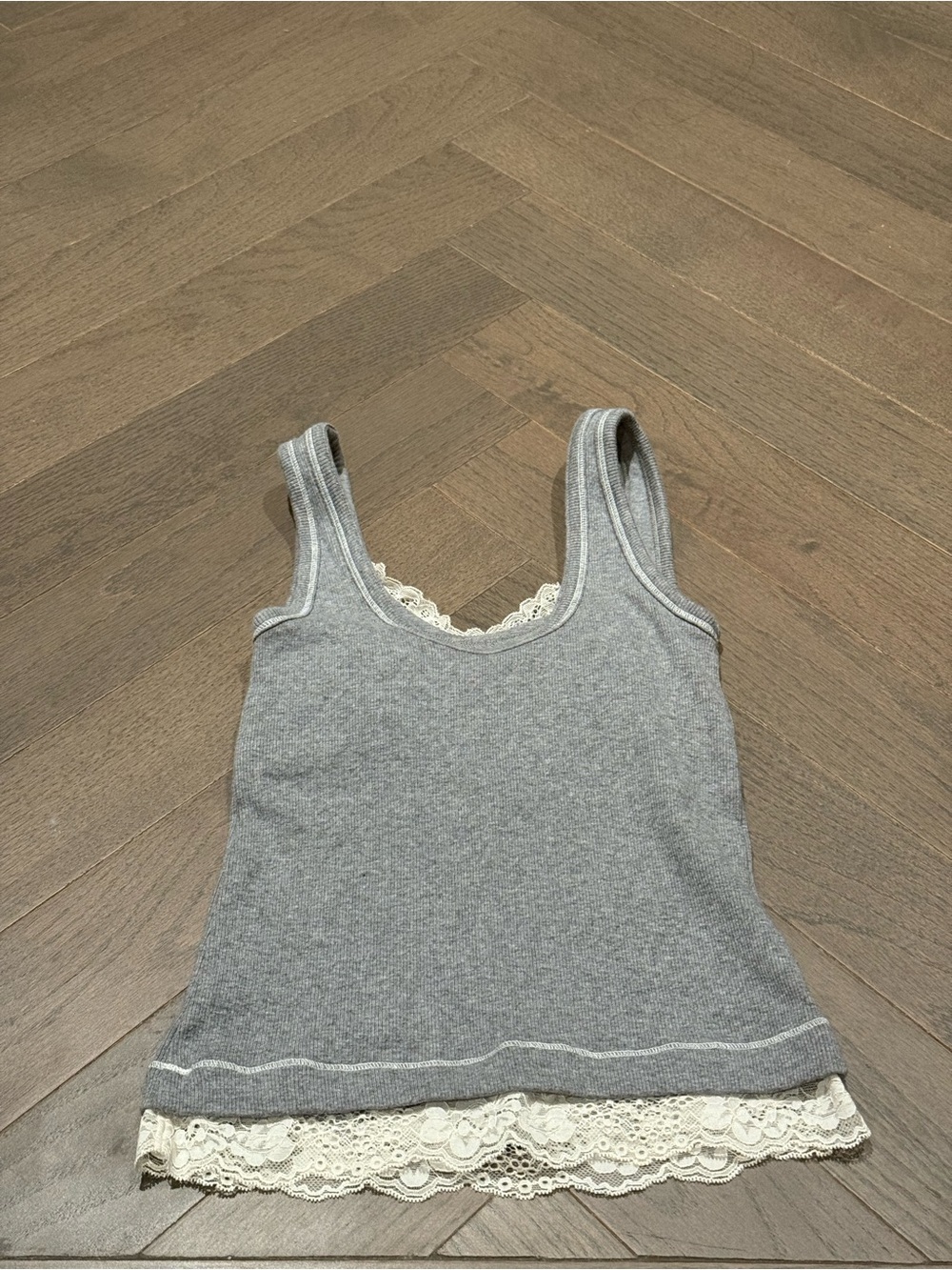 Abercrombie Bra-Free Lace-Trim Tank Top - Picture 2 of 4